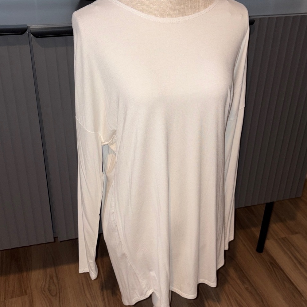 Relaxed Fit Scoop Neck Long Sleeve Top - Picture 4 of 6